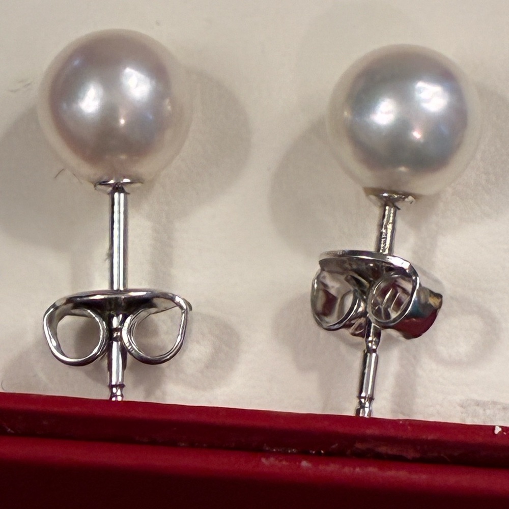 Mikimoto 18k Akoya Pearl Earrings, 7mm, A quality - Picture 10 of 10